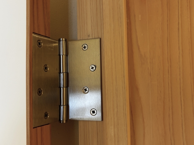 丁番アップ写真