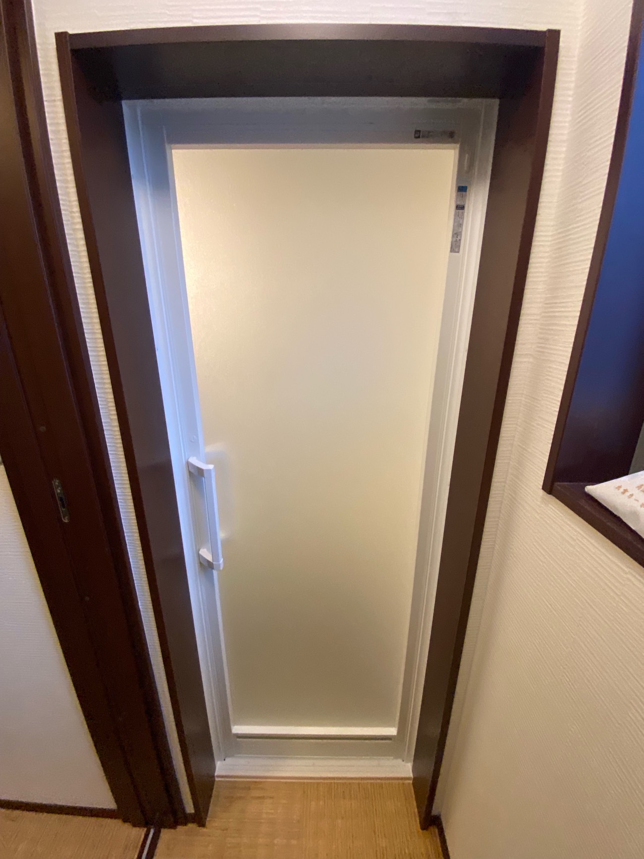 新しい浴室ドア全体像