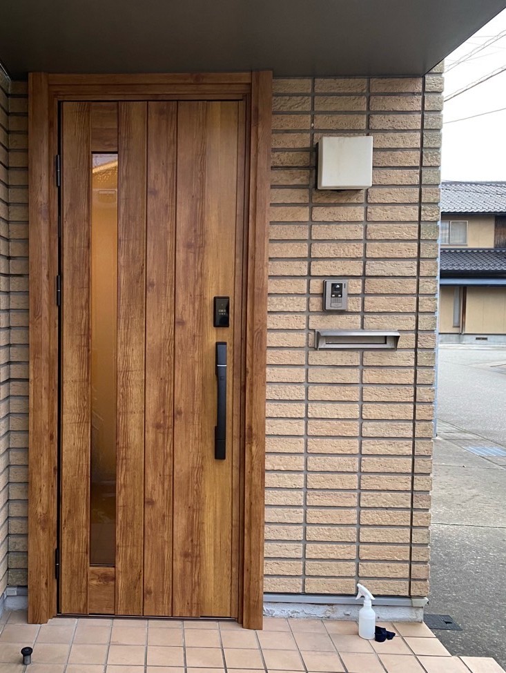施工後玄関ドア写真