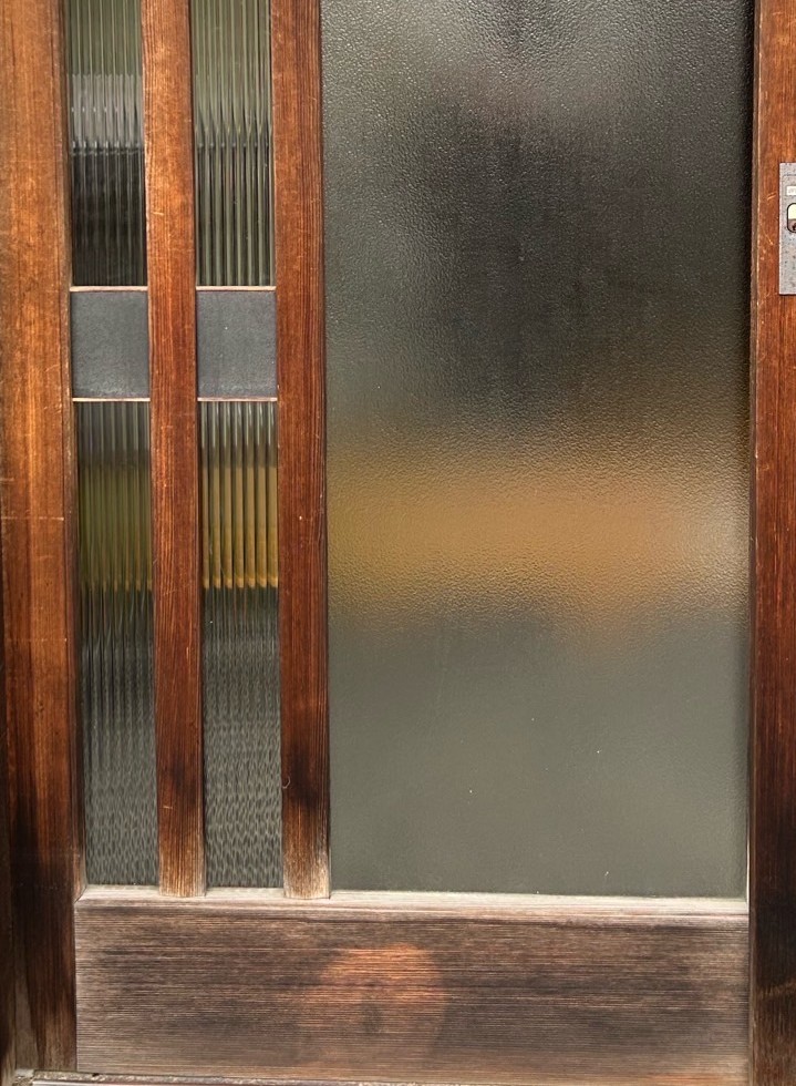 M様邸玄関引き戸ガラス割れ替え