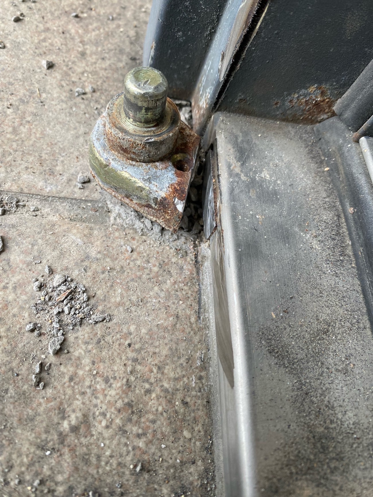 ピポットヒンジ写真