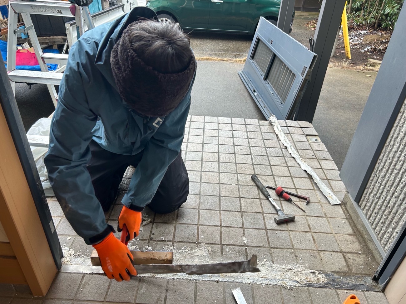 A様邸ドアリモ施工中写真
