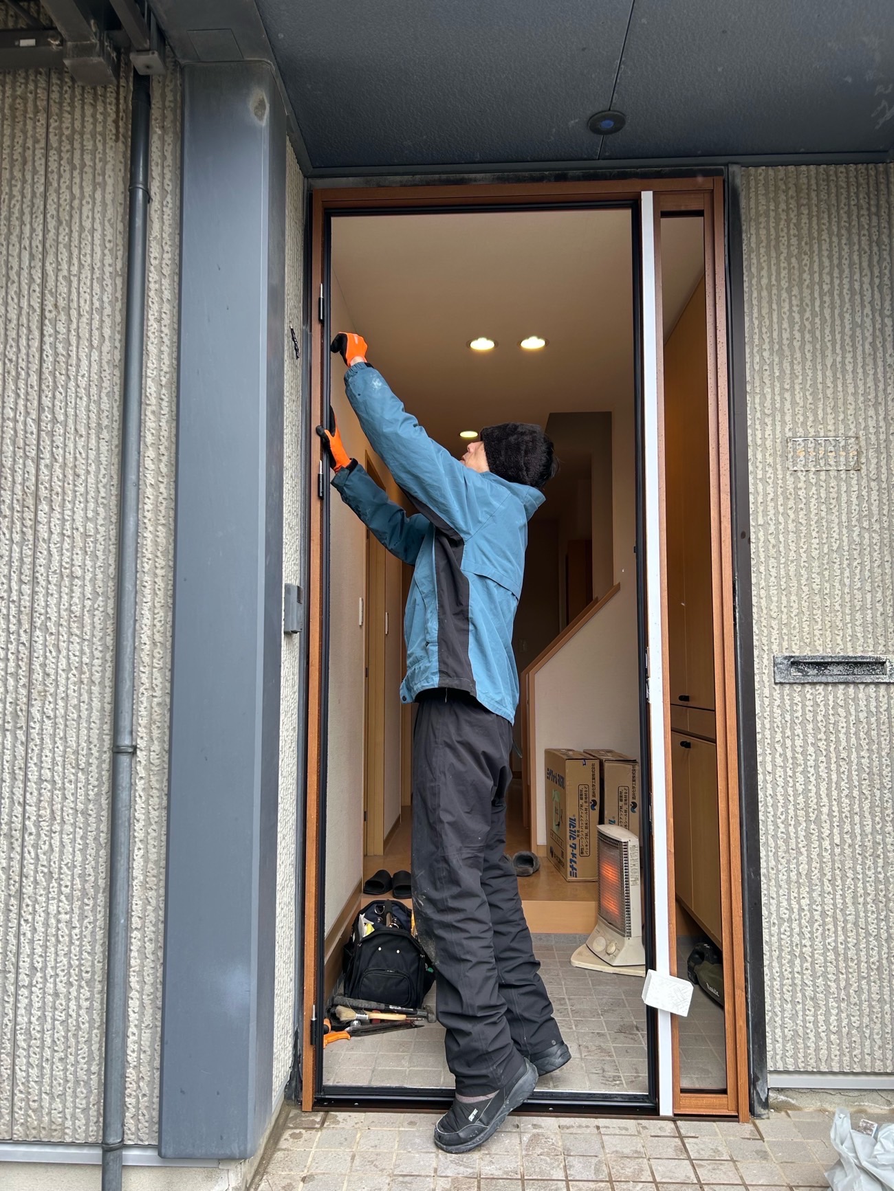 A様邸ドアナラ施工途中写真