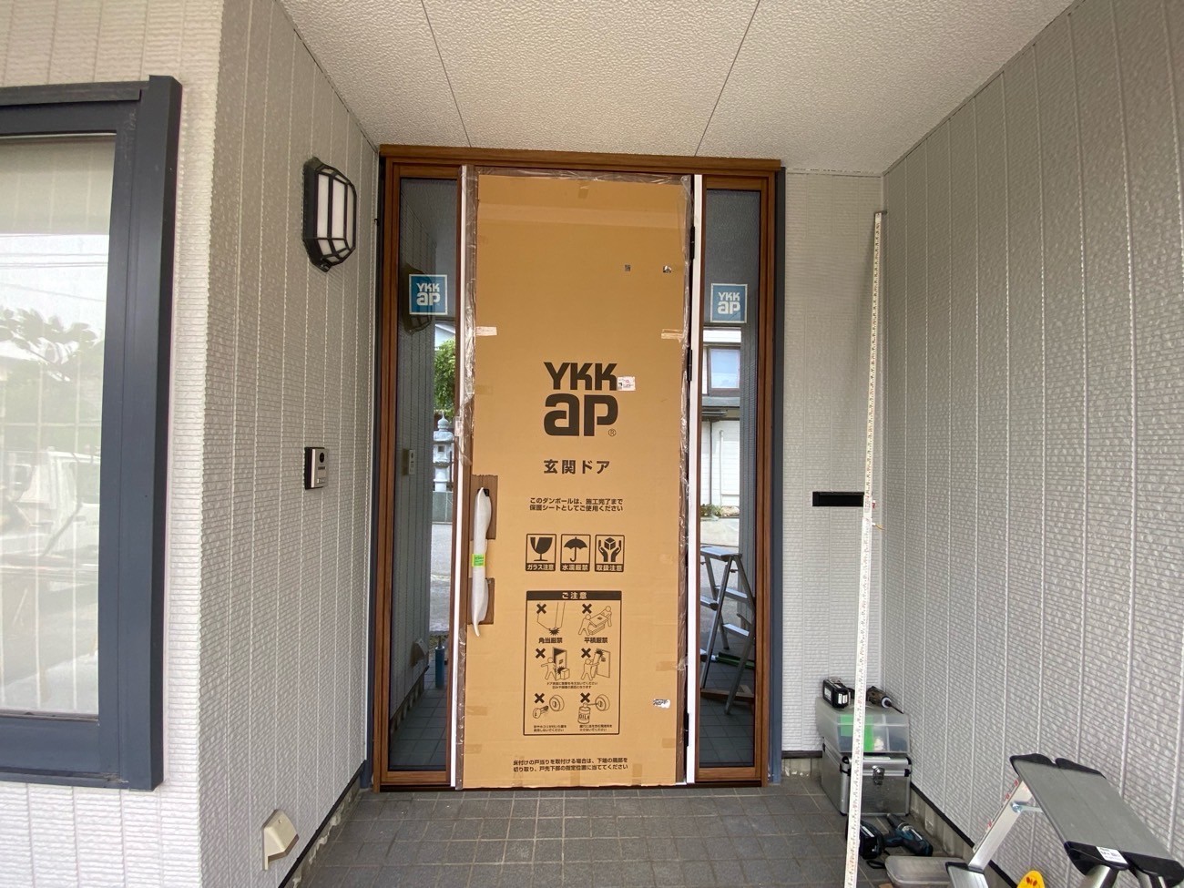Y様邸ドアリモ工事解体中