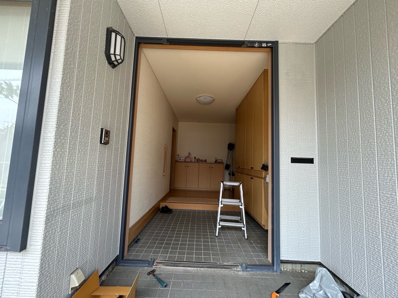 Y様邸ドアリモ工事解体中